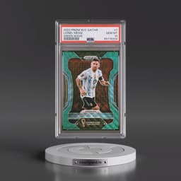 2022 Panini Prizm World Cup Qatar #7 Lionel Messi - Green Wave (PSA 10 GEM MINT)